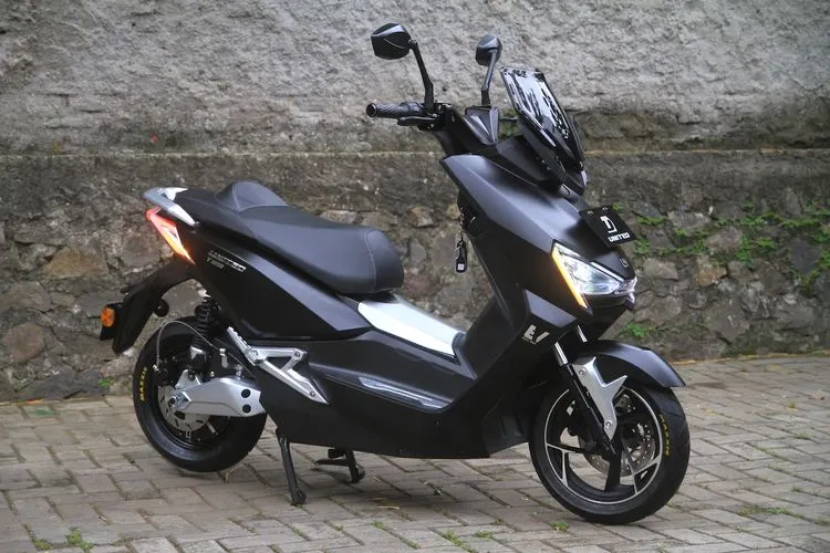 Sumber: https://otomotif.kompas.com/read/2020/12/13/084200615/spesifikasi-dan-fitur-motor-listrik-united-t1800?page=all