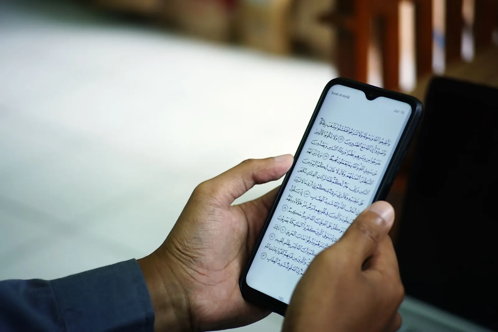 Membaca Al-Qur'an Lewat HP