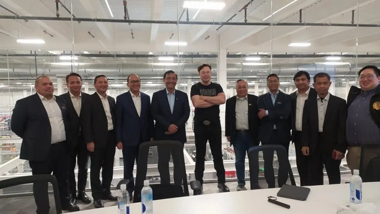 Menko Luhut Didampingi Anindya Bertemu Elon Musk, Ini yang Dibahas