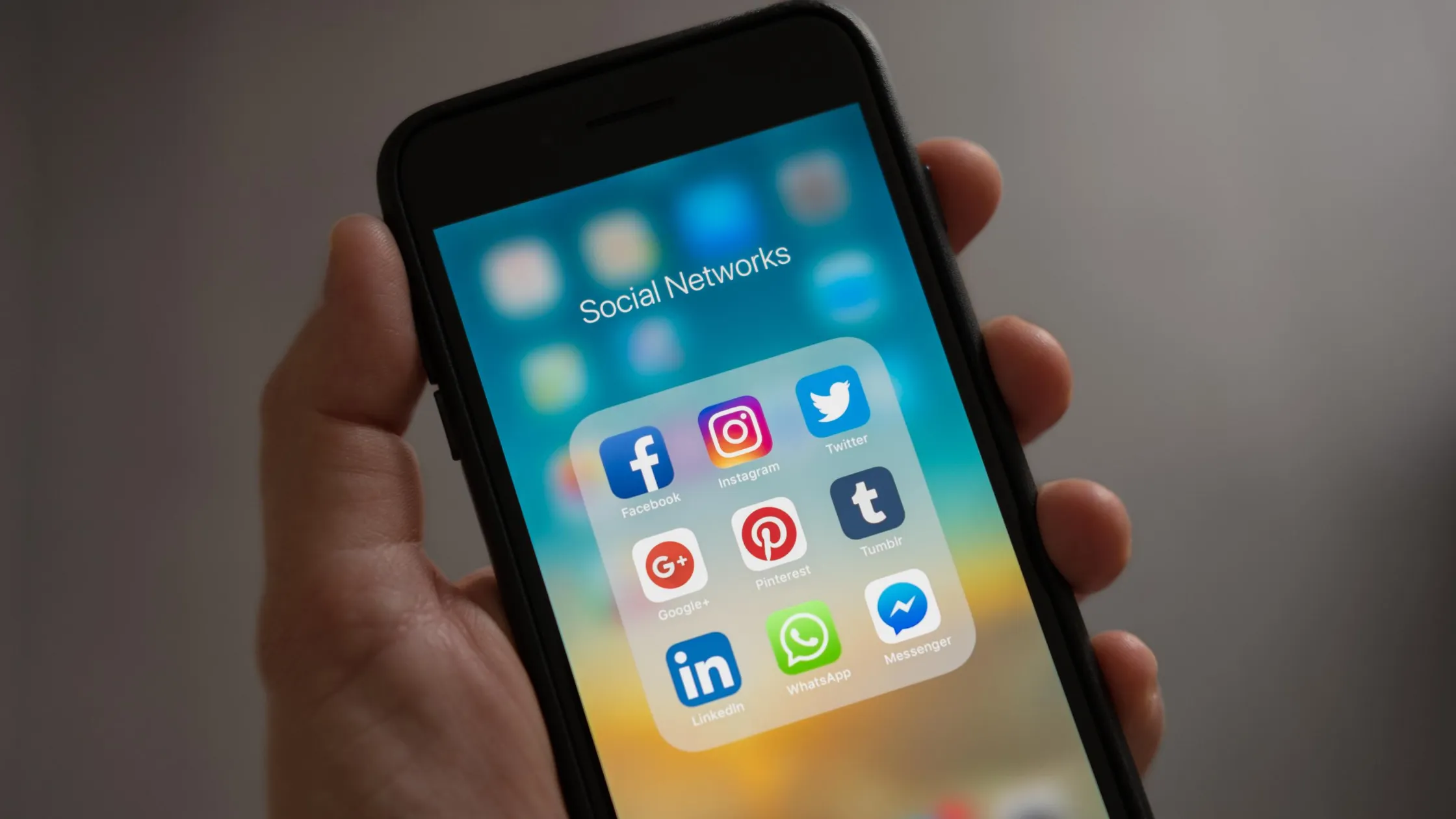 Business strategy to create an Effective Network with your Online Consumers. - Luxeveda