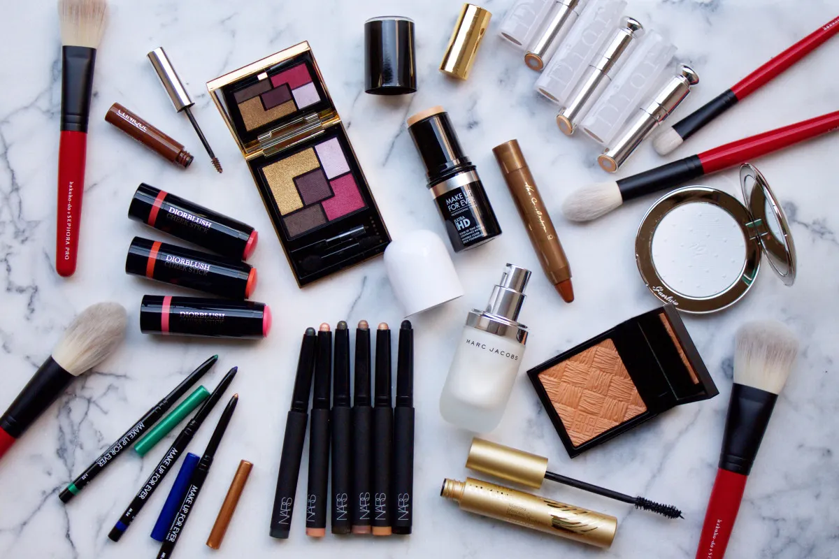 Trik aman sebelum beli makeup di online shop, biar nggak salah pi