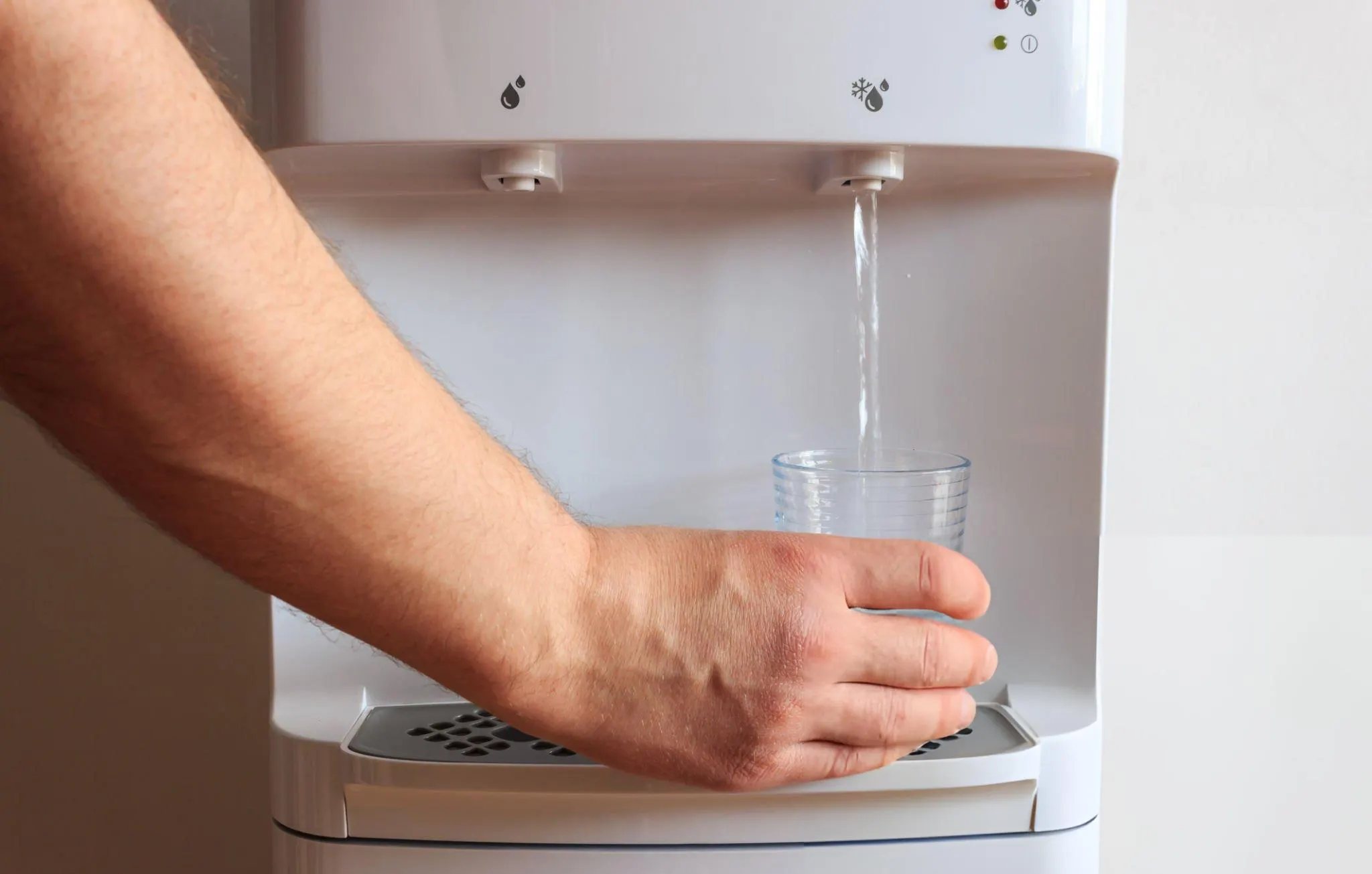 Dispenser air minum hemat energi