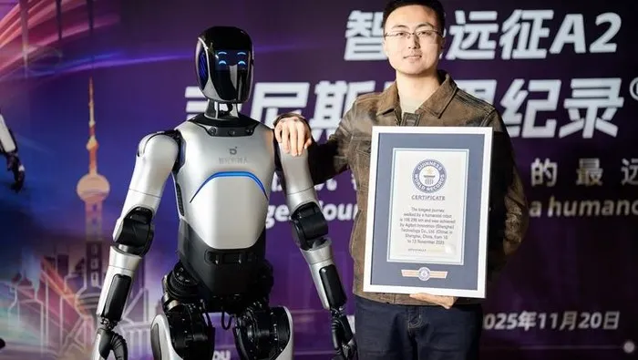 robot humanoid AgiBot A2