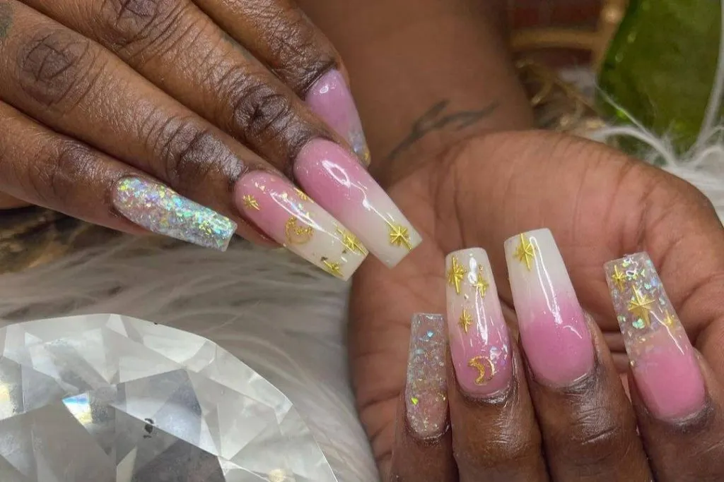 contoh nail art gold