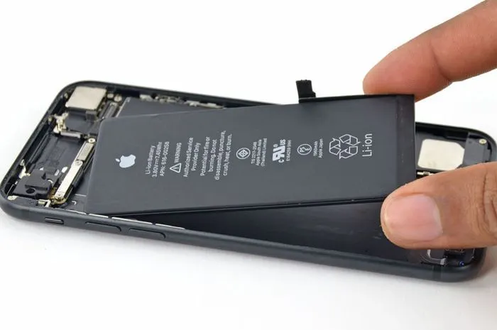 ganti baterai iphone