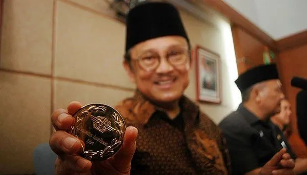 Hasil gambar untuk rudy habibie buat pesawat