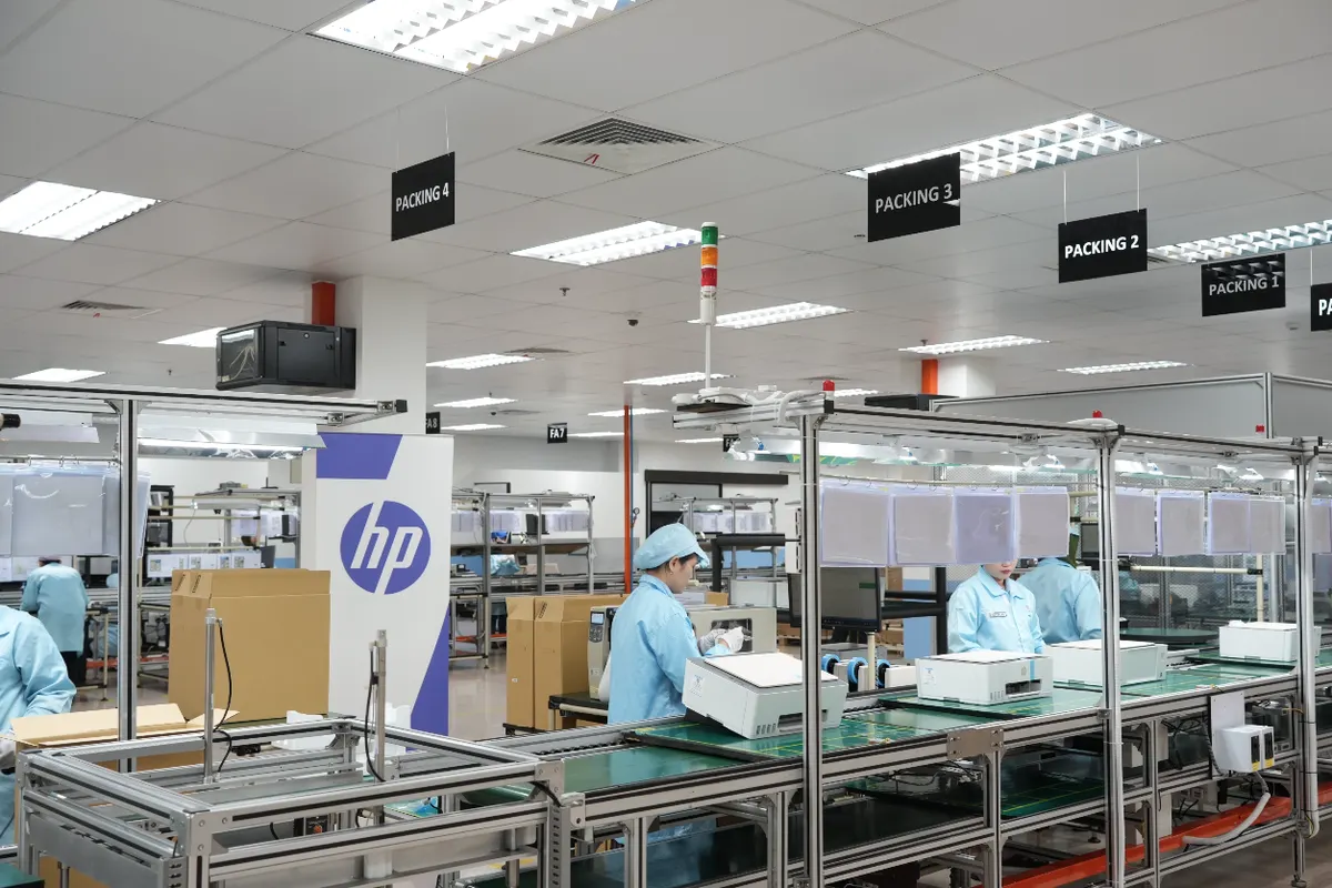 Proses Langsung Perakitan dan Pengujian Laptop HP di Pabrik Batam