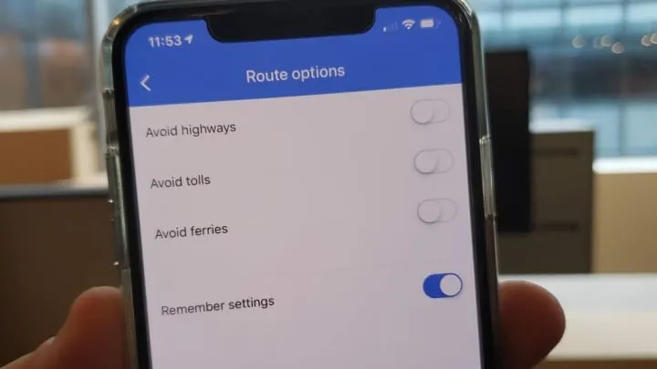 Hindari jalan raya, tol dan feri.