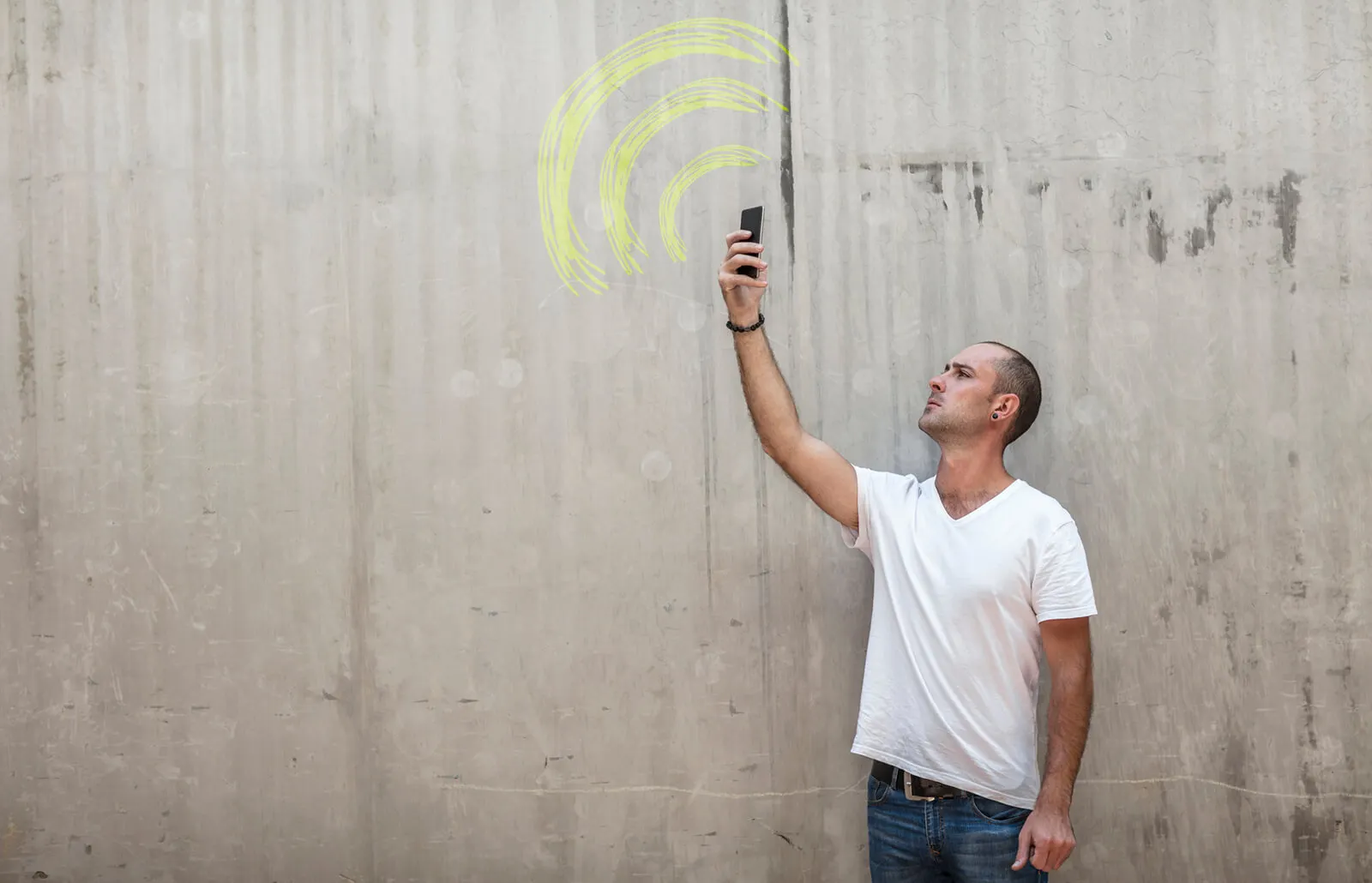 Homemade Cellular Phone Signal Boosters | LoveToKnow