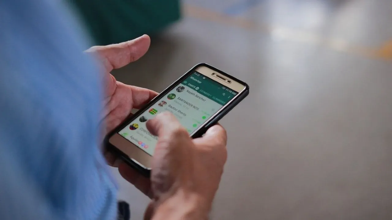 Cara Menyembunyikan Foto Profil di WhatsApp