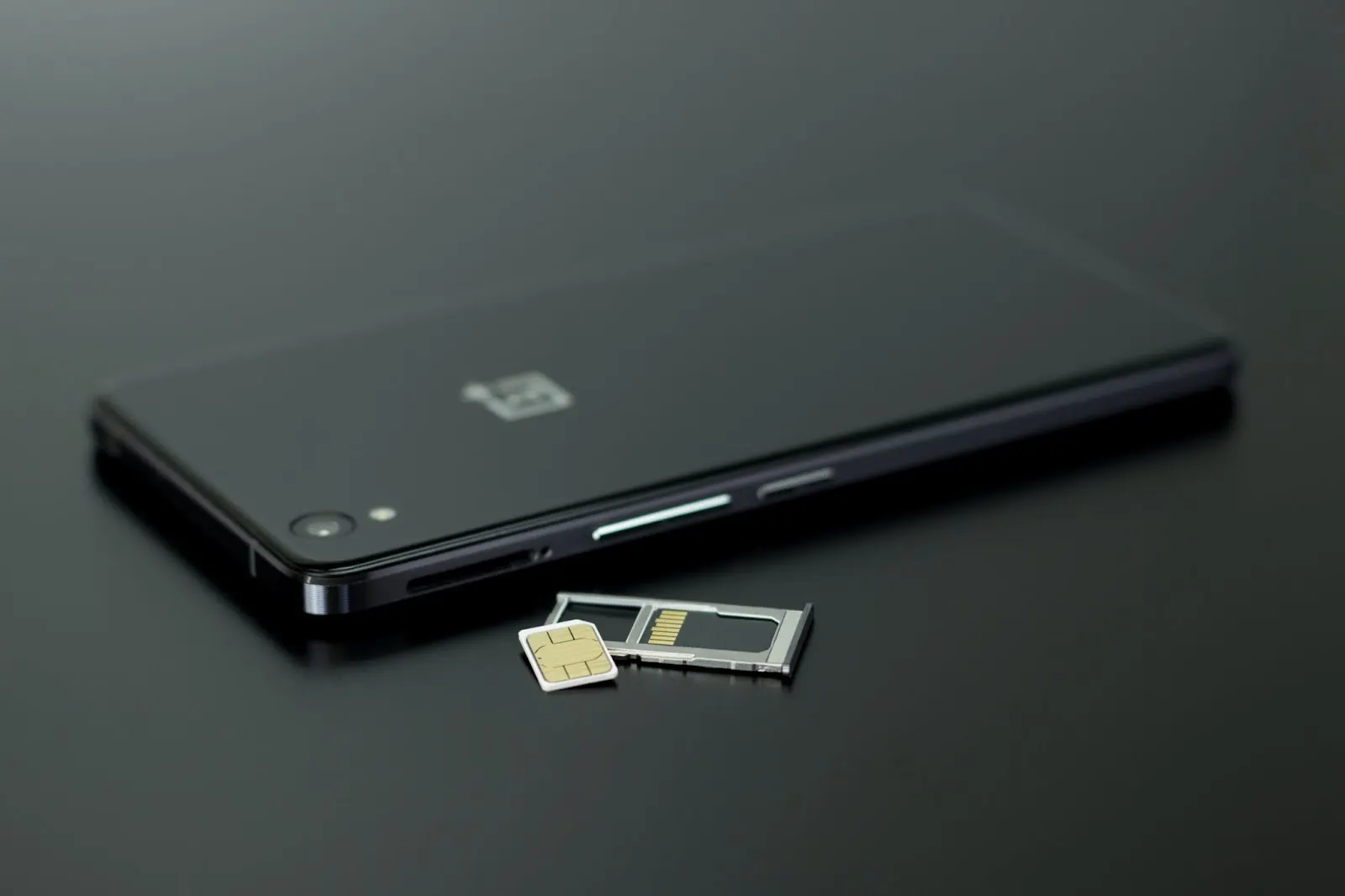 Handphone dengan Kartu SIM atau SIM Card