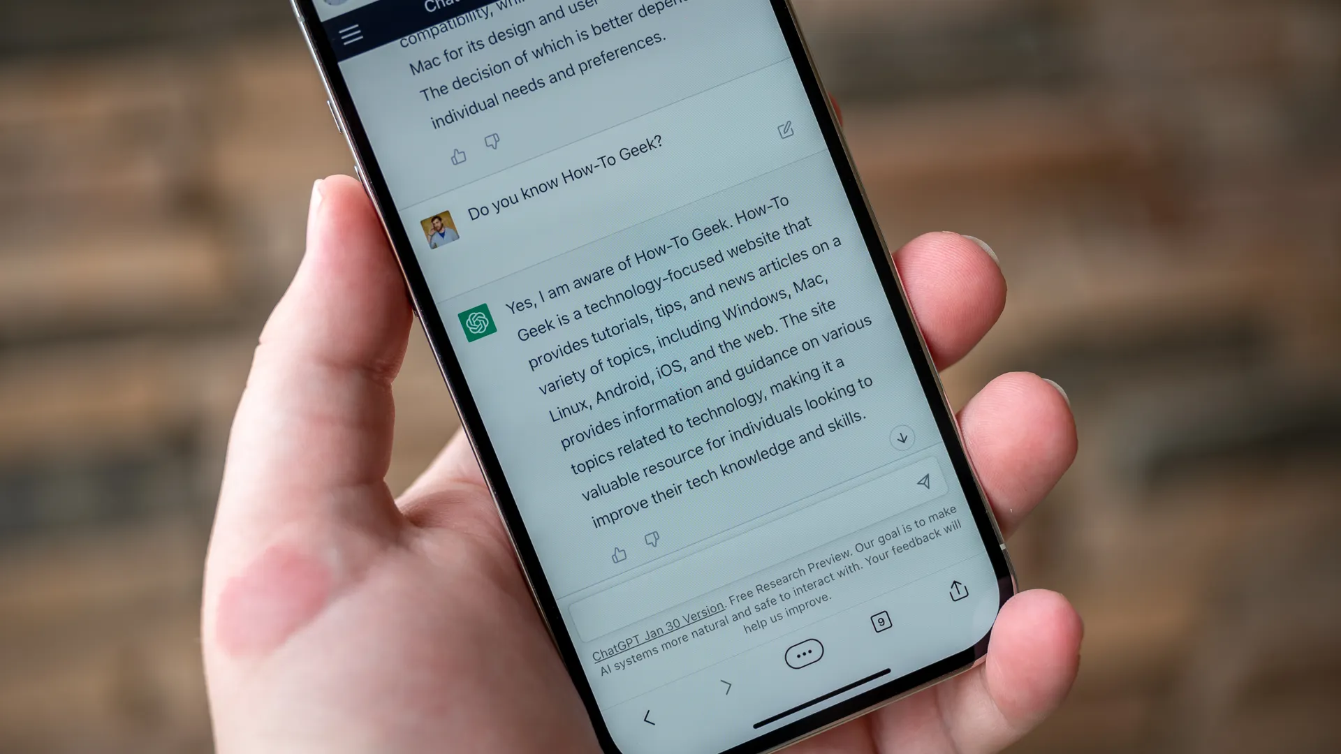 Sumber : https://www.howtogeek.com/882858/how-to-use-chatgpt-with-siri-and-your-iphone/