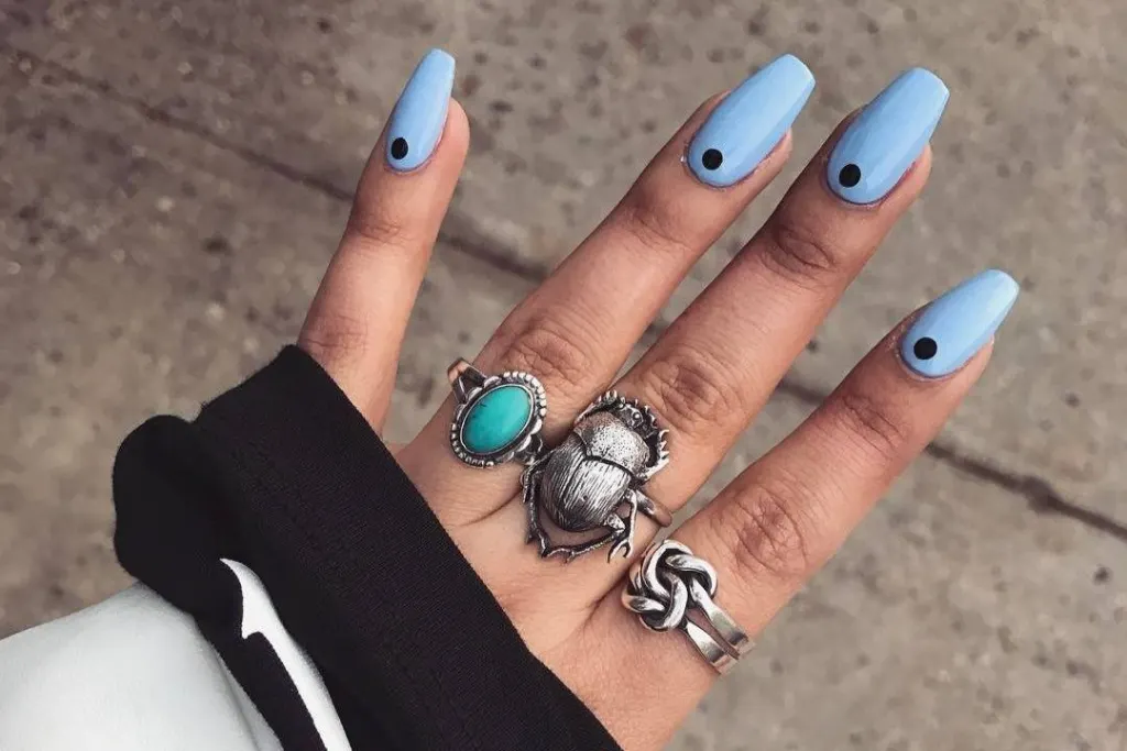 contoh nail art polkadot